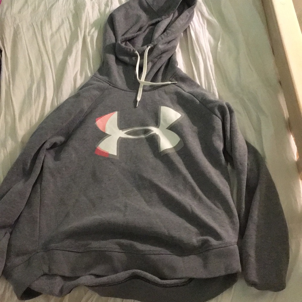 gray under armour sweatshirt